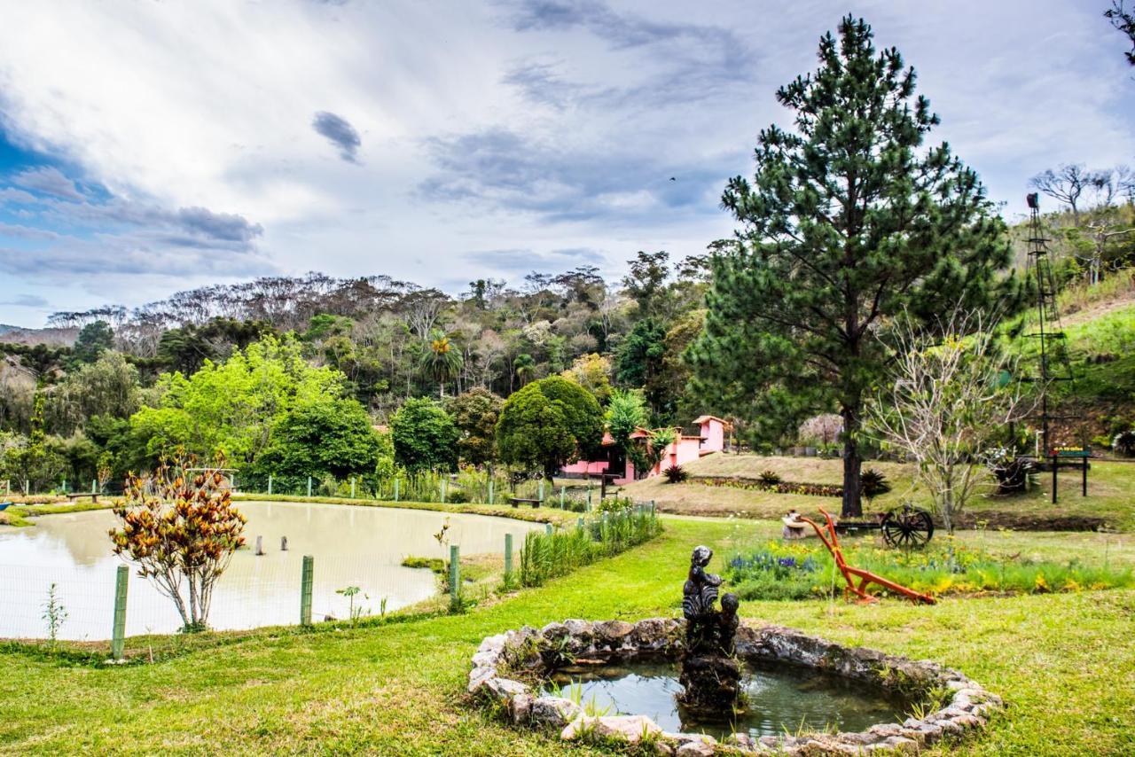 Sitio Araxa - 82 Anos De Historia - Suite Confortavel Em Meio A Floresta Паті-ду-Алферіс Екстер'єр фото